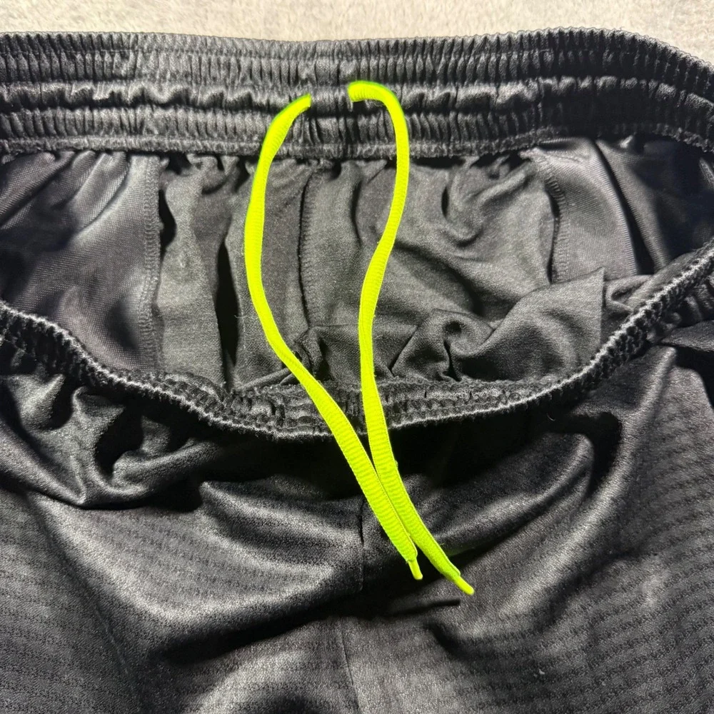 Nike Mens XL Basketball Shorts Black Textured Mesh Athletic Gym Swoosh Logo - Picture 4 of 8